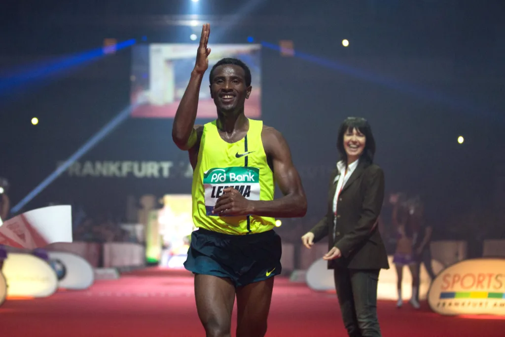 ФРАНКФУРТСКИЙ МАРАФОН: ПАРИЖСКИЙ ЧЕМПИОН НА НЕМЕЦКОЙ ТРАССЕ
