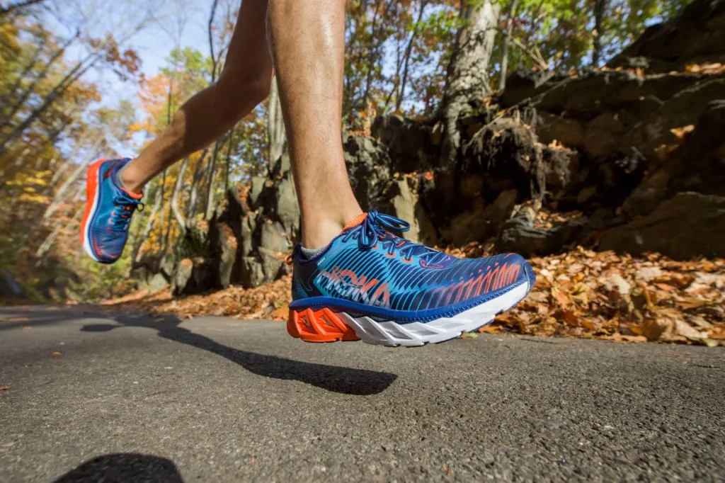 Популярные кроссовки HOKA One One уже в Москве