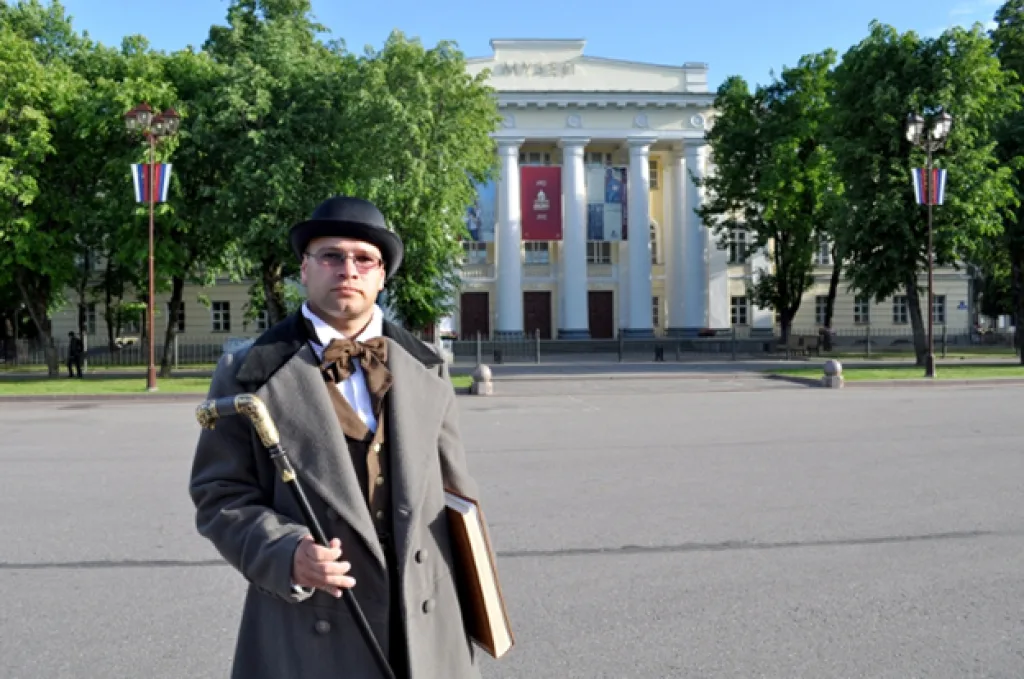ВДОЛЬ ПО ПИТЕРУ ИЛИ БЕГ В БОЛЬШОМ ГОРОДЕ