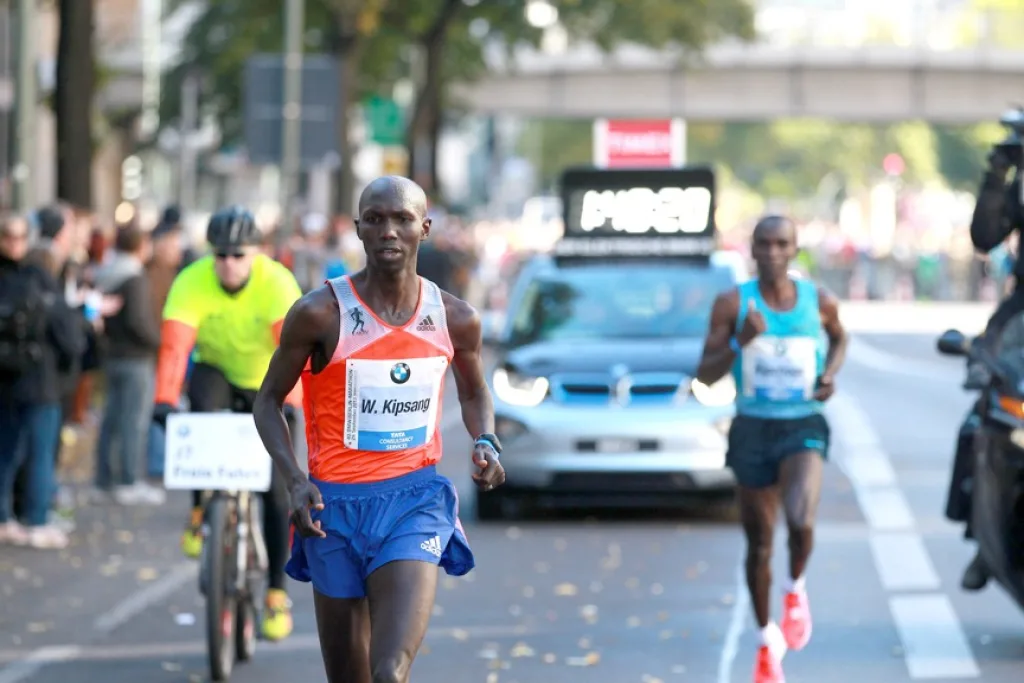 BMW Berlin-Marathon: Кипчоге против Кипсанга. Жара против марафонцев