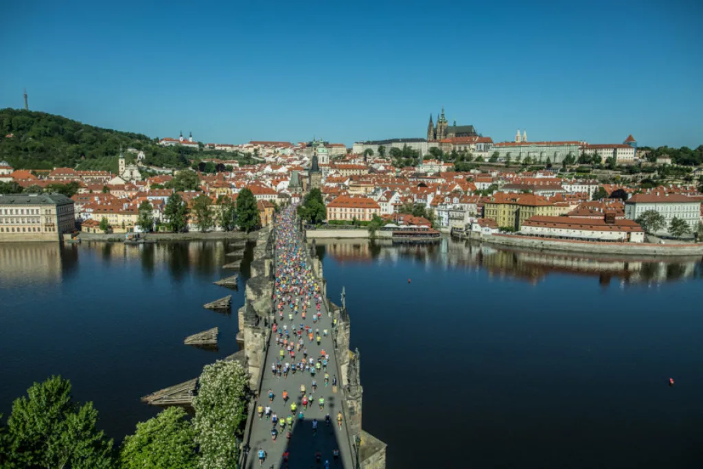 БЕГОВАЯ ЛИГА RUNCZECH ОБЪЯВИЛА ДАТУ ПРАЖСКОГО МАРАФОНА 2021