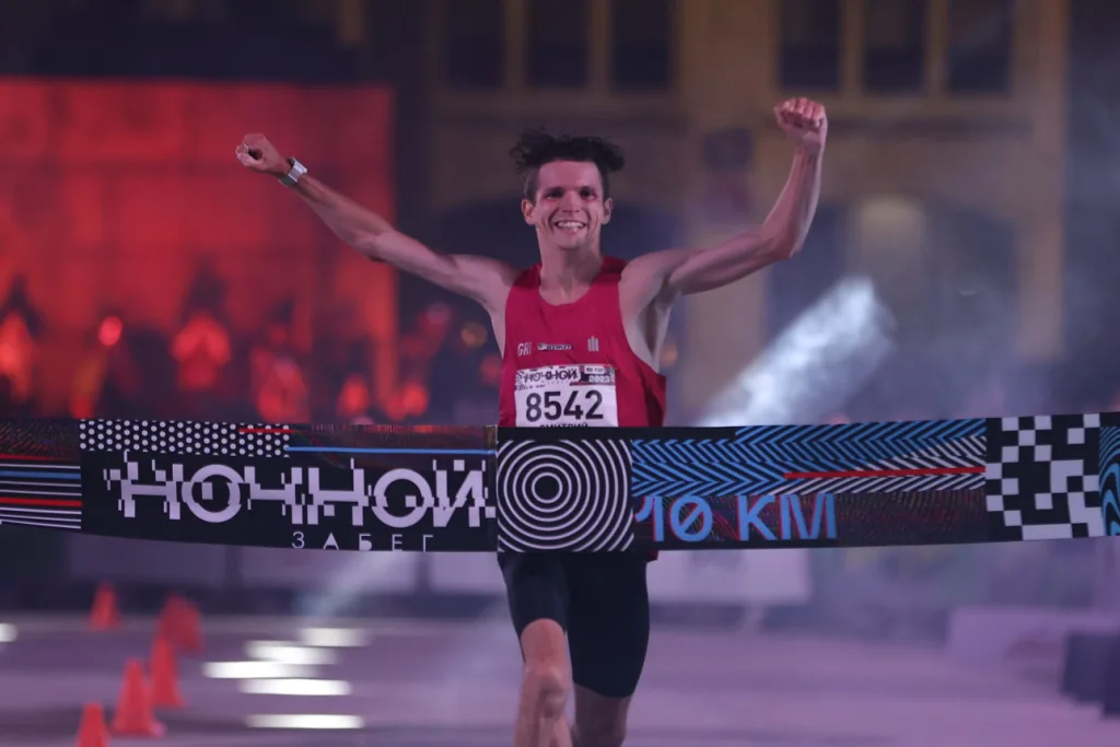 Дмитрий Неделин — 0:28:26. Ночной забег Москва 2023 Беговое сообщество.
