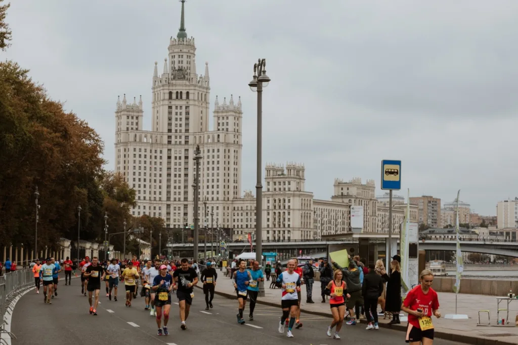 Moscow Marathon Московский марафон 2023. Высотка на Котельнической набережной.