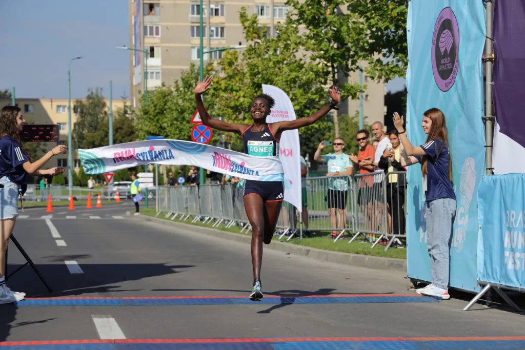 Агнес Нгетич (Agnes Ngetich) в воскресенье 10 сентября на забеге Trunsylvania 10km в рамках фестиваля бега в Брашове в Румынии установила мировой рекорд на 10 км на шоссе в чисто женской гонке - 29:24.