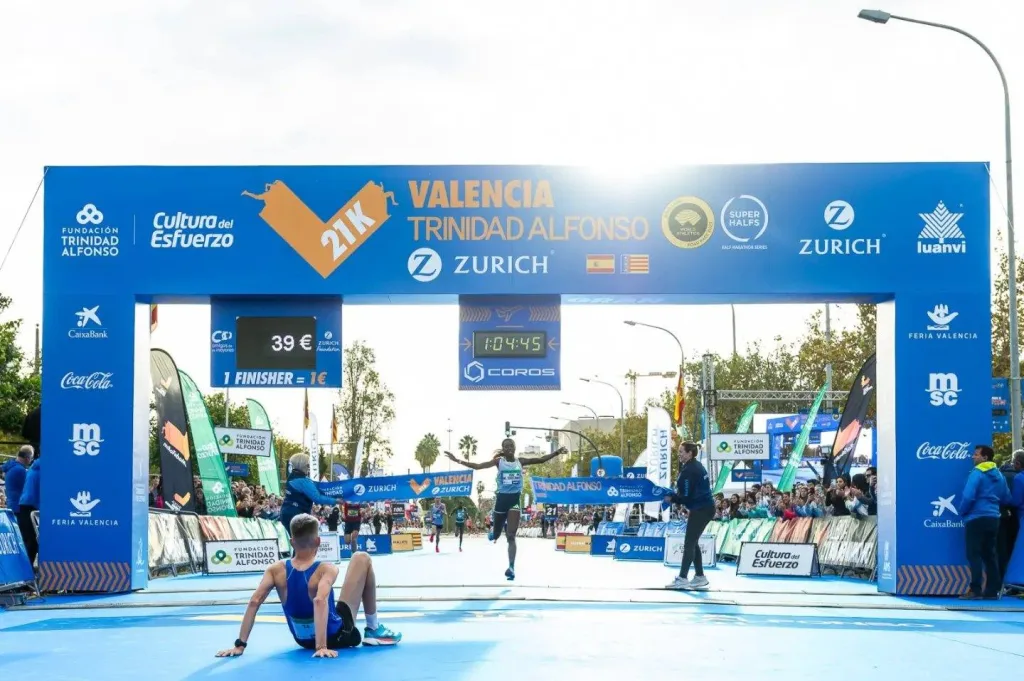 Margaret Chelimo, KEN, 1:04:46, Valencia Half Marathon 2023. Валенсия/Испания