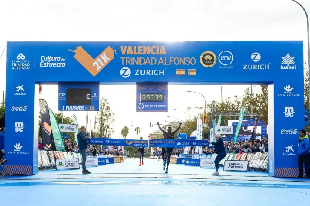 Kibiwott Kandie, KEN, 57:40, Valencia Half Marathon 2023 Валенсия/Испания