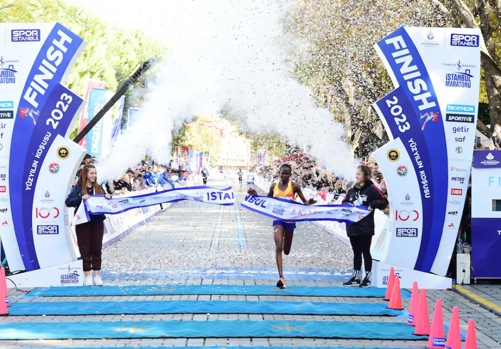 Стамбульский марафон - Istanbul Marathon 2023. Победительница Beatrice Cheptoo Кения 2:27:09.