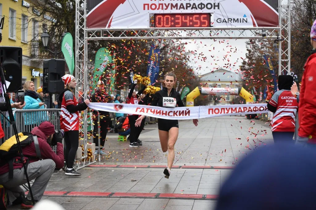 Гатчинский полумарафон 2023. Победительница на дистанции 21,1 км Зонова Елена 0:34:57 