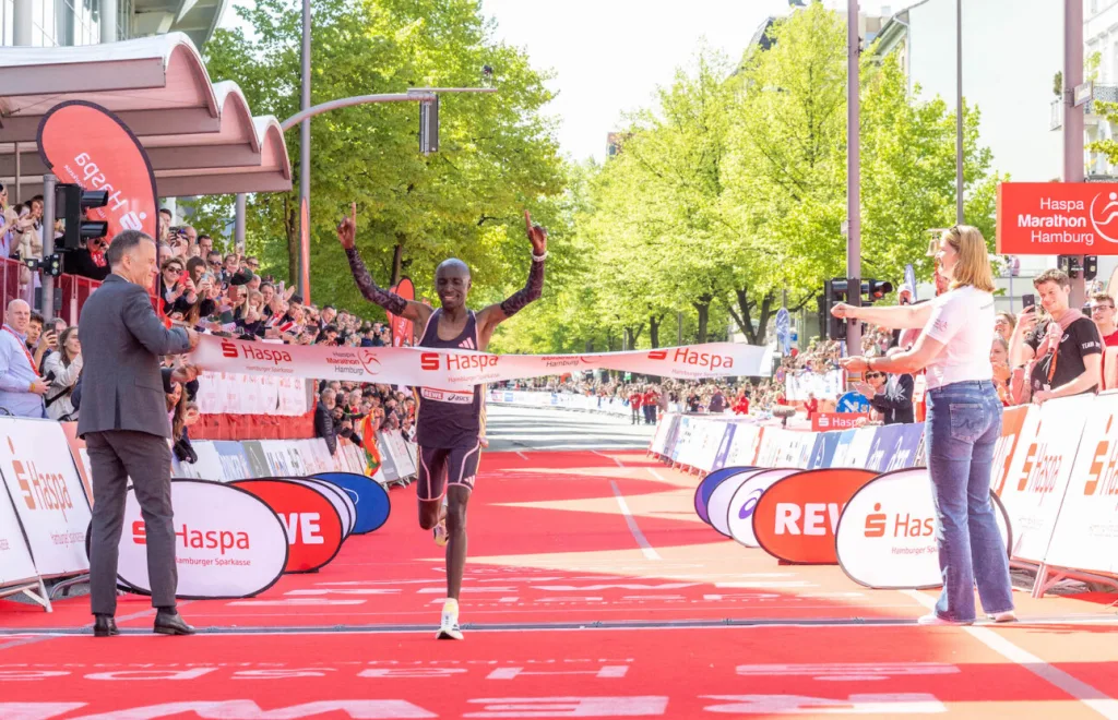 Марафон в Гамбурге. Hamburg Marathon 2024. Победитель Bernard Koech KEN 2:04:24.