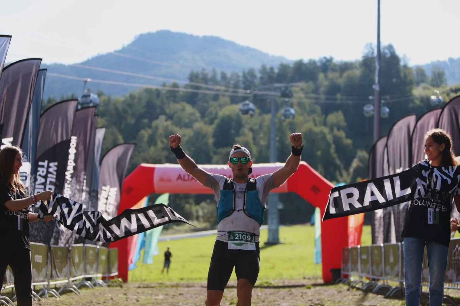 Кирилл Русин — победитель Манжерок Wild Trail на дистанции 15 километров! 