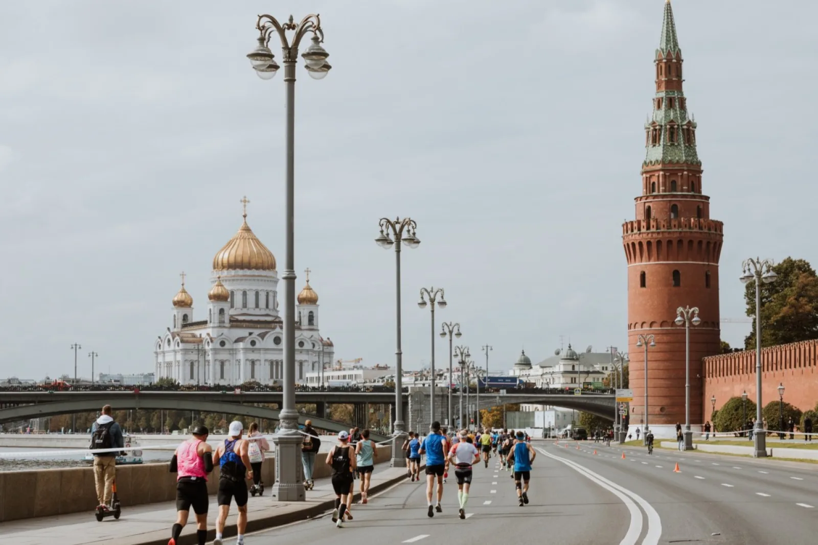 Moscow Marathon Московский марафон 2023. Кремлевская набережная и Храм Христа Спасителя.