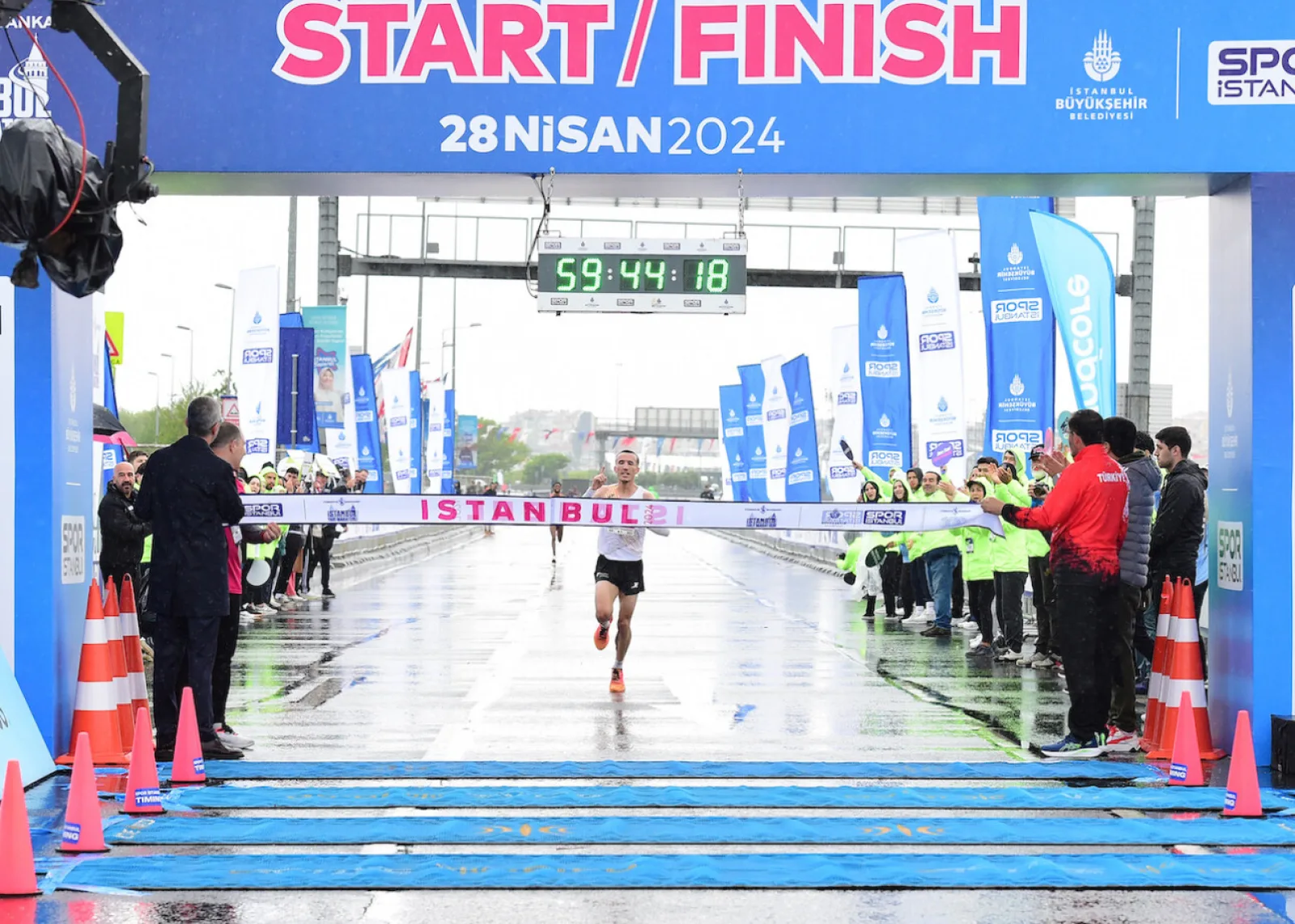 Стамбульский полумарафон 2024. Hicham Amghar Марроко 59:47
