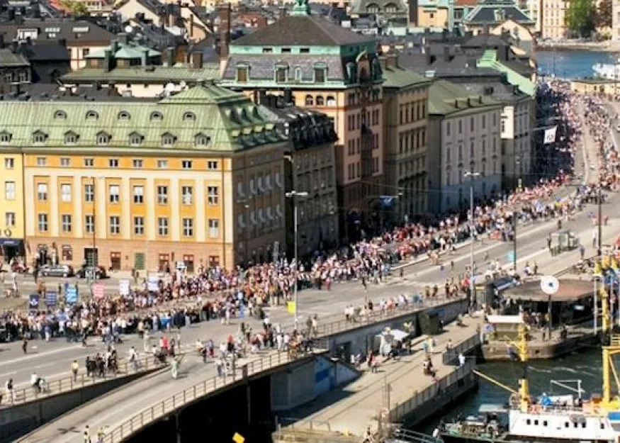 ASICS STOCKHOLM MARATHON: БОЛЬШАЯ БЕГОВАЯ ШВЕДСКАЯ СЕМЬЯ