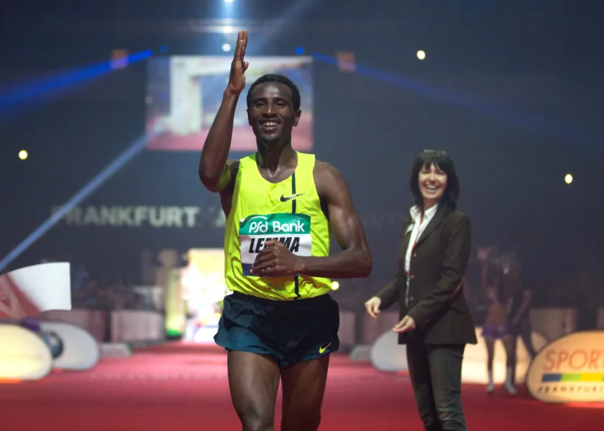 ФРАНКФУРТСКИЙ МАРАФОН: ПАРИЖСКИЙ ЧЕМПИОН НА НЕМЕЦКОЙ ТРАССЕ