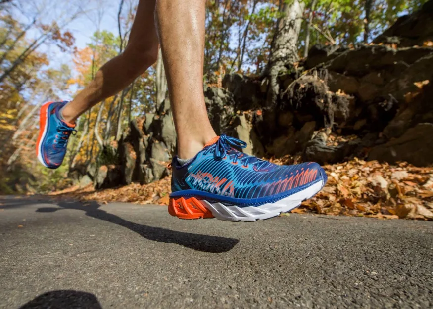 Популярные кроссовки HOKA One One уже в Москве