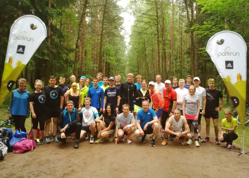 3 ГОДА PARKRUN МЕЩЕРСКИЙ: ЦВЕТЫ ПОД ДЕРЕВОМ И ЗЕМЛЯНИЧНЫЕ ПОЛЯ