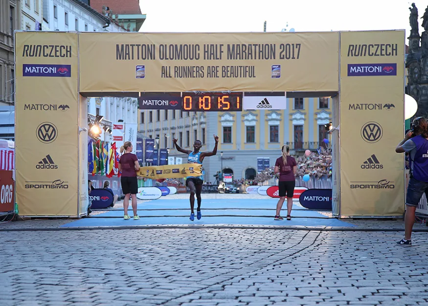 ПОЛУМАРАФОН В ОЛОМОУЦЕ: АТЛЕТЫ RUNCZECH RACING НА ПОДИУМЕ 