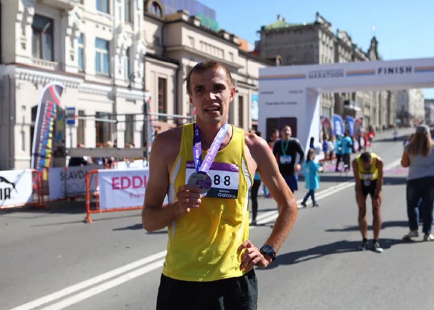 ЧЕМПИОН ВЛАДИВОСТОКА СЕРГЕЙ ПОПОВ: «ДЛЯ ПЕРВОГО МАРАФОНА Я ВЫБРАЛ БОЛЕЕ СПОКОЙНЫЙ СТАРТ»