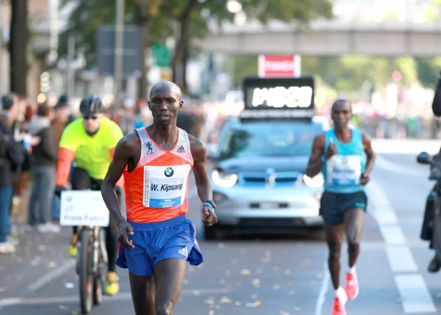 BMW Berlin-Marathon: Кипчоге против Кипсанга. Жара против марафонцев