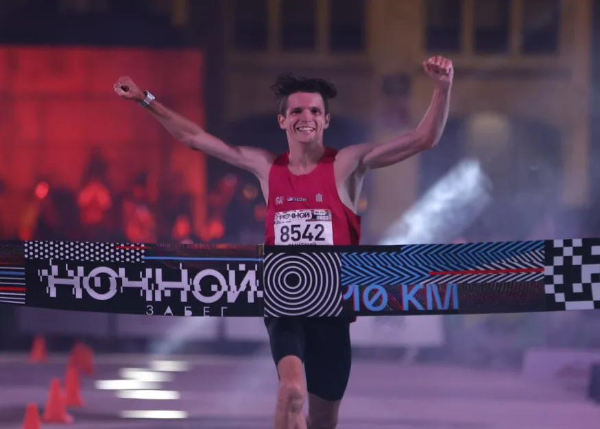 Дмитрий Неделин — 0:28:26. Ночной забег Москва 2023 Беговое сообщество.