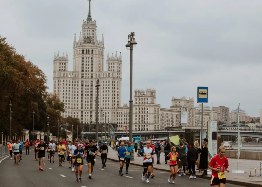 Moscow Marathon Московский марафон 2023. Высотка на Котельнической набережной.