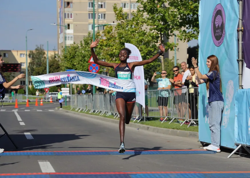 Агнес Нгетич (Agnes Ngetich) в воскресенье 10 сентября на забеге Trunsylvania 10km в рамках фестиваля бега в Брашове в Румынии установила мировой рекорд на 10 км на шоссе в чисто женской гонке - 29:24.