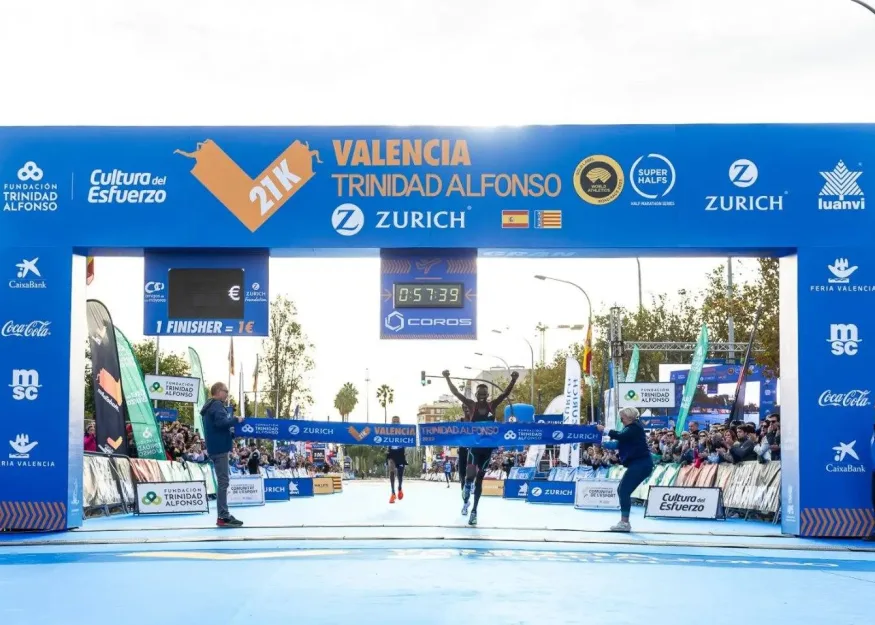 Kibiwott Kandie, KEN, 57:40, Valencia Half Marathon 2023 Валенсия/Испания