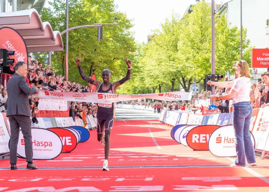 Марафон в Гамбурге. Hamburg Marathon 2024. Победитель Bernard Koech KEN 2:04:24.