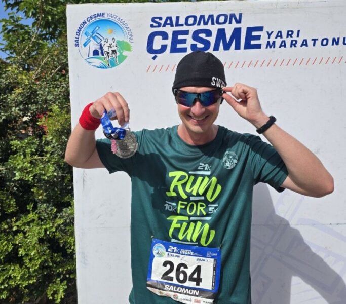Salomon Çeşme Half Marathon 2026 – морской бриз ровных дорог